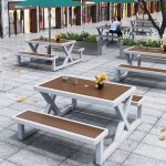 Outdoor-Picknicktisch mit Metallrahmen in Kakao, rechteckigem, einfachem Design, Weiß, 47"L x 66"B x 31"H