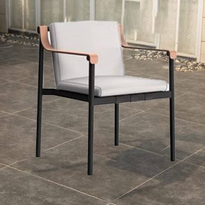 Einfacher beiger Patio-Armstuhl mit sonnenbeständiger Polsterung, Aluminium Metall, 1 Stuhl, mit Armlehnen
