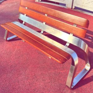 Minimalistischer Sepia Kunstholz Patiobank mit Rücken, 59"L x 23"B x 29,5"H