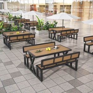 Patio-Esstisch in Hellbraun mit recyceltem Holz, rechteckige Form, einfacher Stil, Weiß, 63"L x 70"B x 31"H