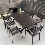 Elfenbein 9-teiliges Set Alloy Outdoor-Esstischset mit flammhemmendem Tisch und Stühlen, einfacher Stil, Champagner, 70,9"L x 33,5"B x 29,5"H, Tisch & 8 Stühle