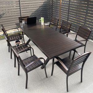 Elfenbein 9-teiliges Set Alloy Outdoor-Esstischset mit flammhemmendem Tisch und Stühlen, einfacher Stil, Champagner, 70,9"L x 33,5"B x 29,5"H, Tisch & 8 Stühle