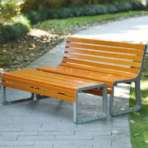 Zeitgenössische Gartenbank mit Kreiderahmen, Holzsitz und Rücken, gelblich braun, 59"L x 22"B x 31"H