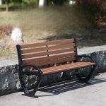 Lässige Metall-Picknickbank mit geschwungenem Arm in Sepia und feuchtigkeitsbeständig, 71"L x 17"B x 21"H