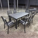 Rostbeständiges Patio-Esstischset in Mitternachtsschwarz aus Holzwerkstoff, 7-teiliges Set mit rechteckiger Platte, Stuhl, modernem einfachen Stil, 70,9"L x 35,4"B x 29,5"H, Tisch & 6 Stühle