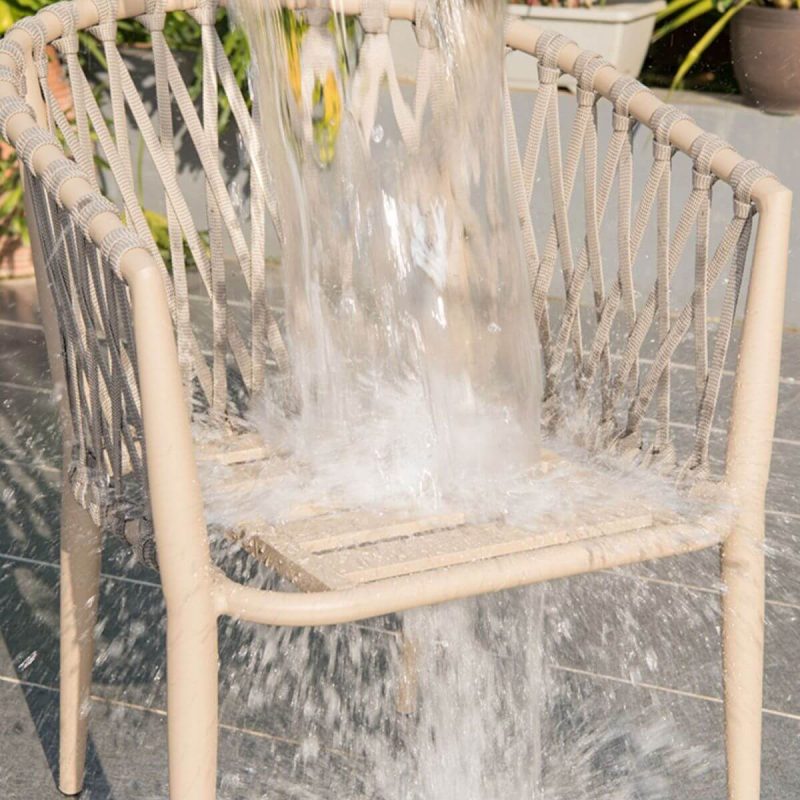 Eleganter cremefarbener Garten-Armlehnstuhl, 2 Stühle mit Kissen, Aluminium-Material, trendiger Stil, 2-teiliges Set