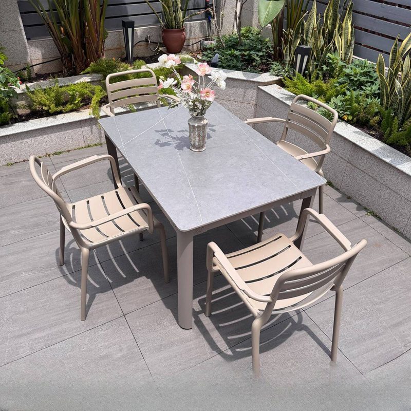 Graues Outdoor-Essset mit Sitzmöbeln aus Legierung, UV-geschützt, 5-teiliges Set, Stuhl & Tisch, einfacher Stil, Grau, 47"L x 31"B x 29"H, Tisch & 4 Stühle