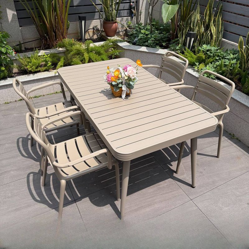 Outdoor-Esstischset mit Legierungssitz, Tischplatte in Tan, UV-geschützt, 5-teiliges Set, Stuhl & Tisch, einfacher Stil, 59"L x 33,5"B x 28"H, Tisch & 4 Stühle