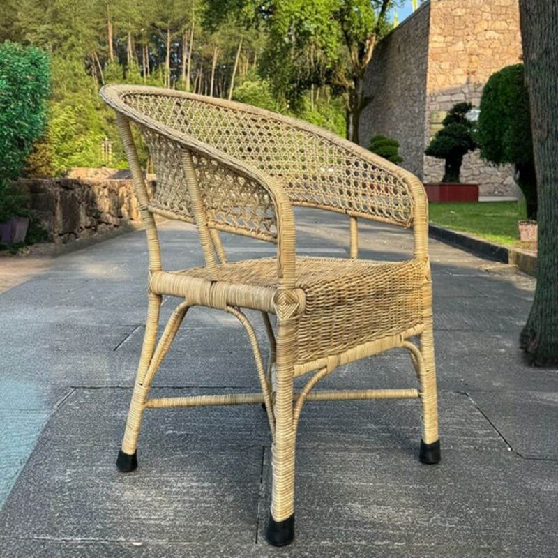 Trendiger beiger Rattangeflochtener Patio-Armlehnsessel mit Kissen, 1 Stuhl, 28"L x 26"B x 34"H