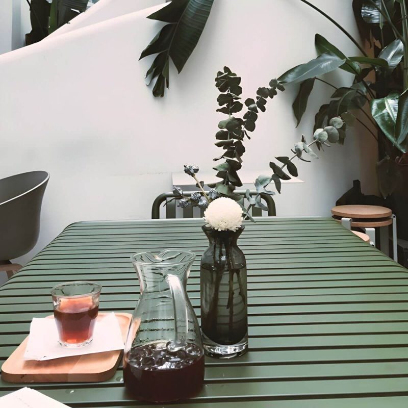 Metall Grün Zeitgenössischer Kaffeetisch Wasserdichter Terrassentisch - 47,2"L x 27,6"B x 29,5"H Nur Tisch