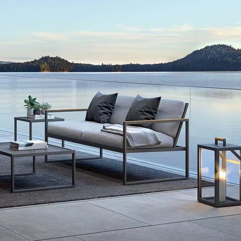 Industrielle Schwarzlegierung 2 Tische Symmetrisch Graues Outdoor Sofa Sitzgruppe 4-teilig, 4-teiliges Set (Stuhl & Loveseats & Couchtisch & Beistelltisch)
