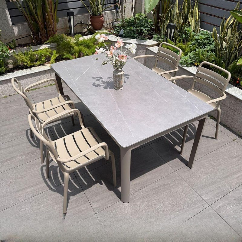 Graues Outdoor-Essset mit Sitzmöbeln aus Legierung, UV-geschützt, 5-teiliges Set, Stuhl & Tisch, einfacher Stil, Grau, 63"L x 35"B x 29"H, Tisch & 4 Stühle