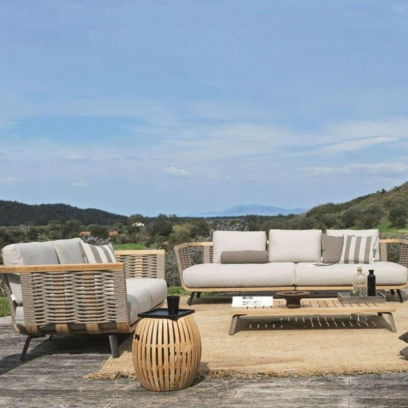 Wasserdichte schwarze Holzsofa für 3 Personen mit trendigem Kissen - 1 Stück, 3-Sitzer Sofa