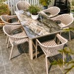 Mehrfarbiger Outdoor-Esstisch mit wetterfesten Polymer-Verbundstühlen, 5-teilig, einfacher Stil und Tisch, Braun, 47"L x 31"B x 29"H, Tisch & 4 Stühle