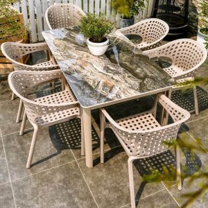 Mehrfarbiger Outdoor-Esstisch mit wetterfesten Polymer-Verbundstühlen, 5-teilig, einfacher Stil und Tisch, Braun, 47"L x 31"B x 29"H, Tisch & 4 Stühle