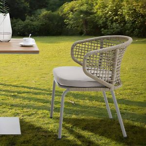 Einfache UV-beständige geflochtene Gartenarmlehnenstuhl mit Taubengrauem Kissen und Aluminiumrahmen, 1 Stuhl, 24"L x 24"B x 31"H