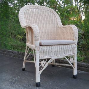 Skandinavischer Cremefarbener Gepolsterter Rattan-Armstuhl für draußen mit 1 Stuhl, 25"L x 26"B x 37"H