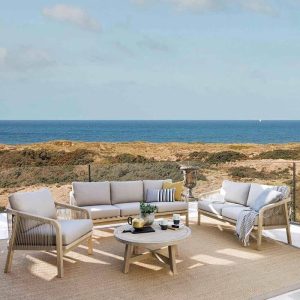 Holzfarbene Sofa, wasserdicht für 3 Personen mit Kissen, trendiger Stil, Polster, 1 Stück, Aluminium, 3-Sitzer Sofa