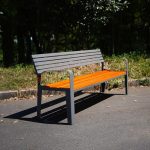 Casual Park Bank mit geschwungener Armlehne, Rücken, Sepiafarbe und feuchtigkeitsbeständigem Verbundholz, 70,9"L x 19,7"B x 27,6"H