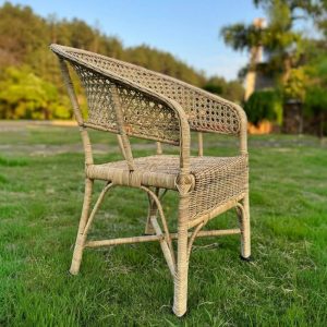 Moderner cremefarbener Rattangeflochtener Outdoor-Armlehnsessel mit Kissen, 1 Stuhl, 28"L x 26"B x 32"H