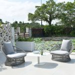Weißes Metall 3-teiliges Outdoor Sofa Konversationsset Grauer Polymer Stuhl, 3-teiliges Set (2 Einzelsofas & Couchtisch)