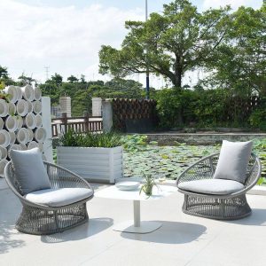 Weißes Metall 3-teiliges Outdoor Sofa Konversationsset Grauer Polymer Stuhl, 3-teiliges Set (2 Einzelsofas & Couchtisch)