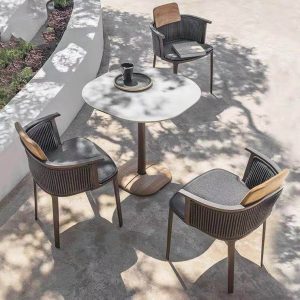 Simplistic Aluminum Material Outdoor Arm Chair in Grau, UV-beständig, gepolstert, 1 Stuhl, 22"L x 20"B x 43"H