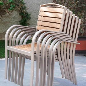 Outdoor-Esstisch in Naturfarbe, Rahmen aus Legierung, wetterfest, 5-teilig mit Stuhl, einfacher Stil und Tisch, 51,2"L x 35,4"B x 29,5"H, Tisch & 4 Stühle