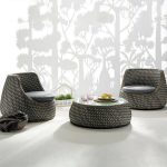 Vine Geflochtenes Graues Outdoor-Sofa-Set mit abnehmbarer Sitzkissen - 3-teiliges Set (2 Stühle & 1 Couchtisch)