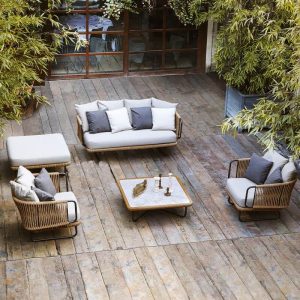 4-teilige Patio-Sofa-Sitzgruppe mit Taubengrauem Sinterstein-Tisch, weißer 100% Baumwollbezug, inklusive Ottomane und Loveseat - 4-teiliges Set (2 Stühle & 1 Loveseat & 1 Couchtisch)