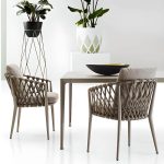 Minimalistischer Roségold-Aluminium-Metall-Patio-Armlehnenstuhl mit 1 Stuhl, 24"L x 24"B x 33"H