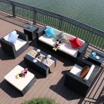 Moderne Rattan Courtyard Sofa Kombination mit Glas-Couchtisch - 4-teiliges Set (2 Stühle & 1 3-Personen-Sofa & 1 Couchtisch)