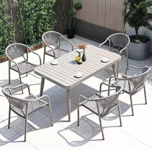 Einfacher Patio-Esstisch mit Aluminiumrahmen in Creme/Naturfarbe, rechteckige Form - 70.9"L x 35.4"B x 29.5"H Natürliche Oberfläche Nur Tisch