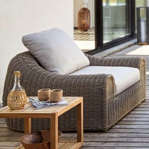 Braunes Sofa mit abnehmbarer Schaumstoffpolsterung für 3 Personen, inklusive Kissen, UV-beständig, trendiger Stil, 3-Sitzer Sofa