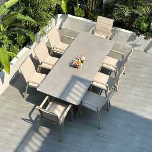 Cremefarbener Stein-Patio-Esstisch mit rechteckiger Form im simplistischen Stil, 94,5"L x 39,4"B x 29,5"H, nur Tisch