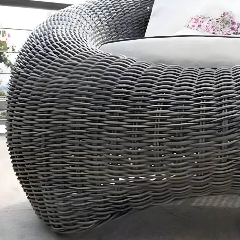Glas-Couchtisch inklusive Courtyard Sofas Rattan Geflecht Modern in Grau - 4-teiliges Set (2 Stühle & 1 3-Personen-Sofa & 1 Couchtisch)