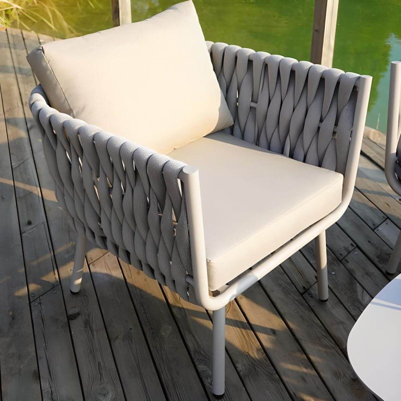 Seilgeflochtener moderner Patio-Sofa-Kombination wasserdicht mit Metallrahmen - 4-teiliges Set (2 Stühle & 1 3-Personen-Sofa & 1 Couchtisch)