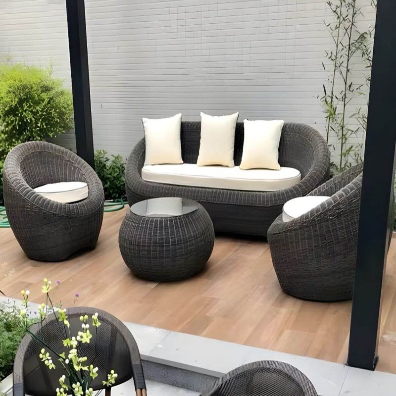 Glas-Couchtisch inklusive Courtyard Sofas Rattan Geflecht Modern in Grau - 4-teiliges Set (2 Stühle & 1 3-Personen-Sofa & 1 Couchtisch)