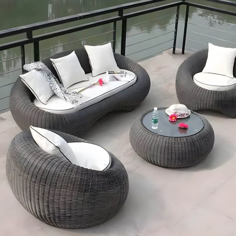 Glas-Couchtisch inklusive Courtyard Sofas Rattan Geflecht Modern in Grau - 4-teiliges Set (2 Stühle & 1 3-Personen-Sofa & 1 Couchtisch)