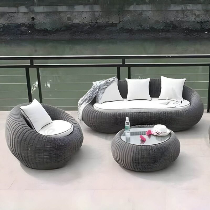 Glas-Couchtisch inklusive Courtyard Sofas Rattan Geflecht Modern in Grau - 4-teiliges Set (2 Stühle & 1 3-Personen-Sofa & 1 Couchtisch)