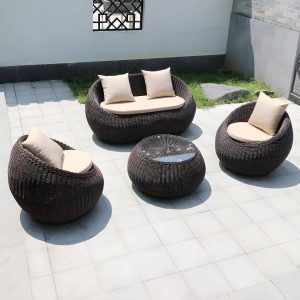 Dunkelbrauner Rattan Outdoor Sofa-Set im modernen Stil mit Glas-Couchtisch - 4-teiliges Set (2 Stühle & 1 Loveseat & 1 Couchtisch)