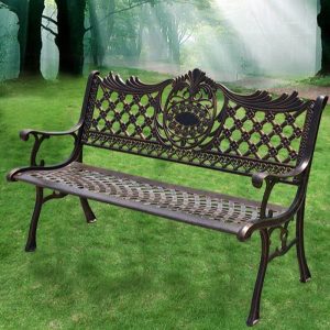 Zeitgenössische Jadegrüne Legierung Patiobank mit gebogenem Arm und Rücken, 47"L x 22"B x 31"H